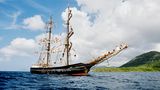 Bei der Ankunft vor Martinique klettern die Frauen der Crew noch einmal in alle Winkel ihres Schiffs – mehr als 30 Meter hoch auf die Masten oder in den Klüverbaum am Bug über dem Meer. Nicht alle waren erfahren im Segeln, aber die Fahrt hat sie mutig gemacht