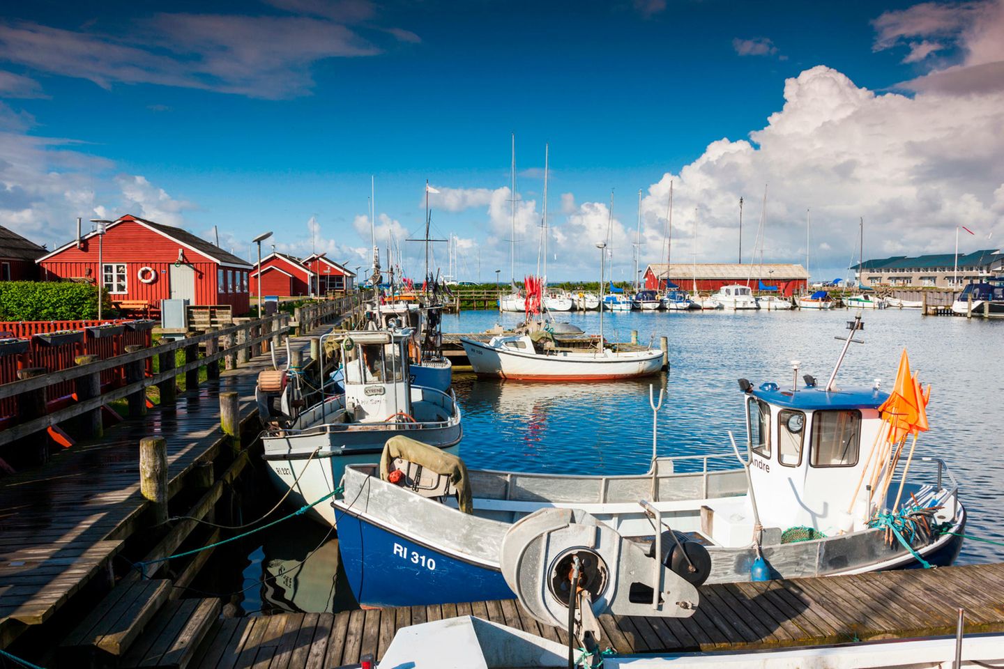 Ringkøbing: Westjütlands kleine Hauptstadt Jutland, Ringkobing, old harbor, boats Object Name=J2D9N7 Original Transmission Reference=20231101183352 Source=www.mauritius-images.com Caption Writer/Editor=mauritius Images, Germany Credit=mauritius images / Alamy Stock P Copyright Notice=