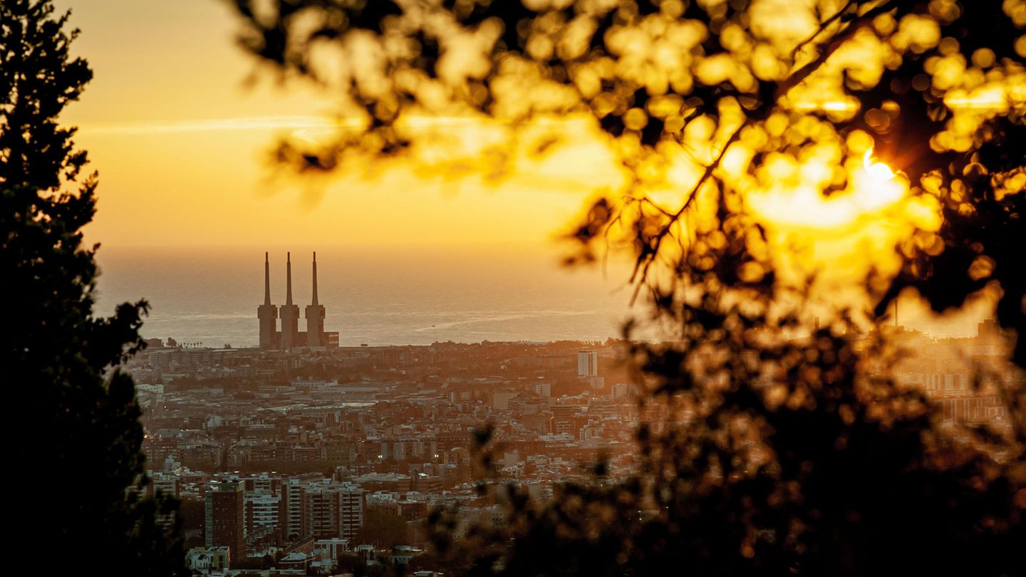 EU-Klimawandeldienst: Wärmekraftwerk in Barcelona: Das Jahr 2023 wird voraussichlich alle Temperaturrekorde brechen Wärmekraftwerk in Barcelona: Das Jahr 2023 wird voraussichlich alle Temperaturrekorde brechen