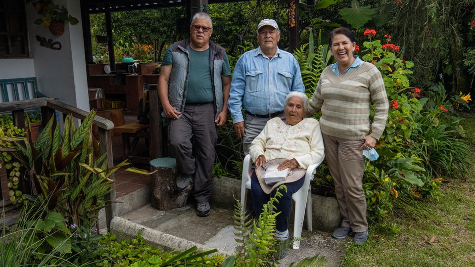 Die 98-jährige Maria Esther Varela und ihre Kinder sind sich einig: Ihr Wald soll für spätere Generationen erhalten bleiben Die 98-jährige Maria Esther Varela und ihre Kinder sind sich einig: Ihr Wald soll für spätere Generationen erhalten bleiben