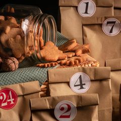 Wir haben Adventskalender ohne Schokolade getestet. Freuen Sie sich auf Weihnachtstage voller Tee, Nussriegel und mehr
