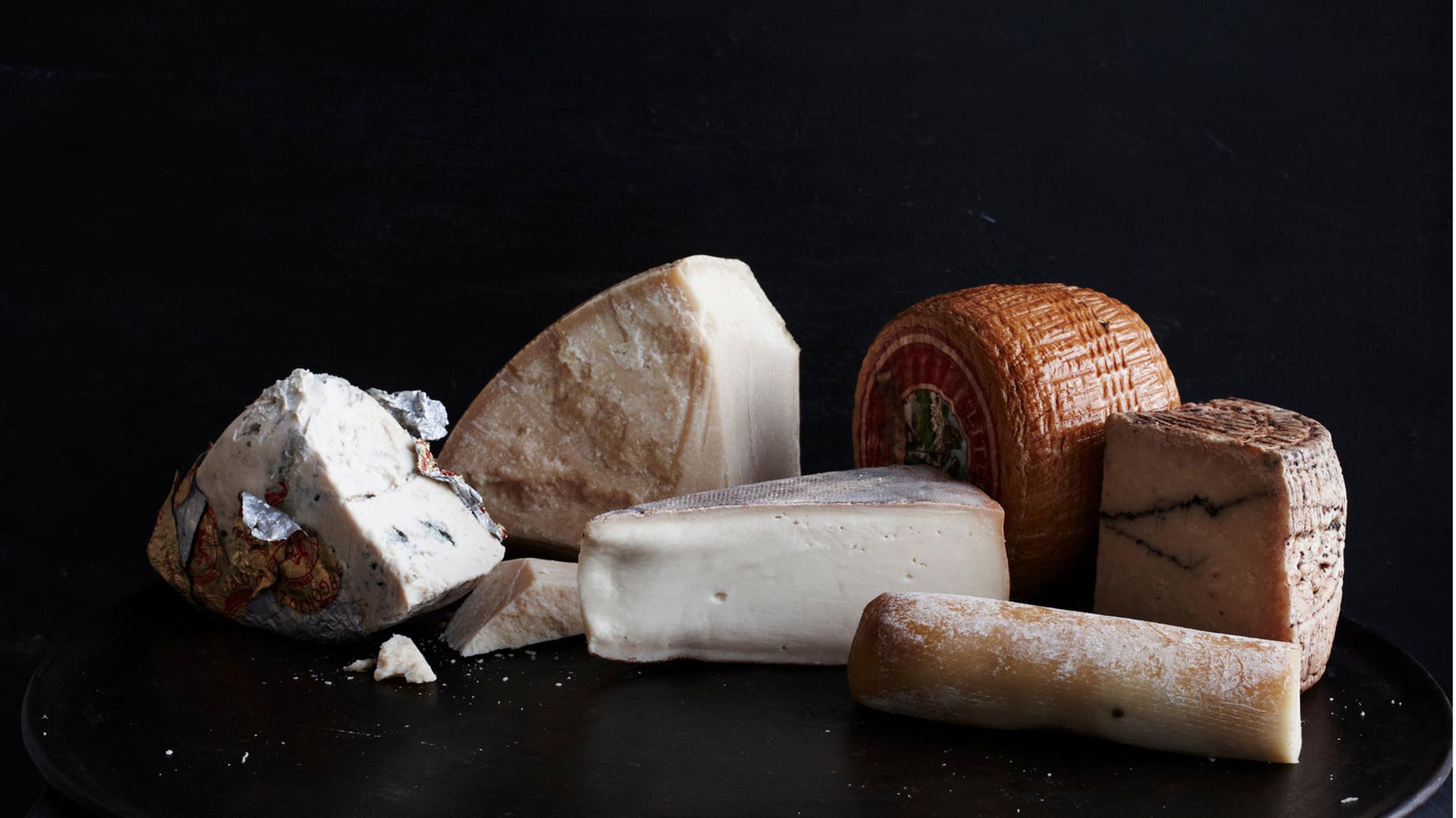 Verschieden Sorten reifer Käse