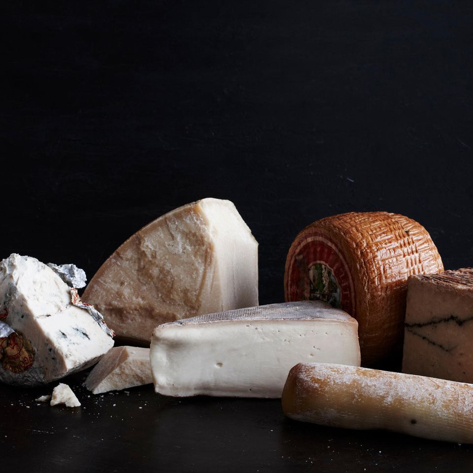 Verschieden Sorten reifer Käse Verschieden Sorten reifer Käse