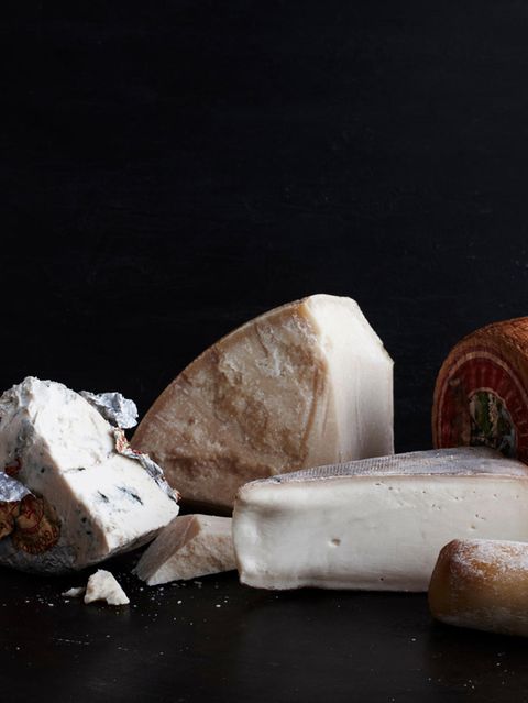 Verschieden Sorten reifer Käse