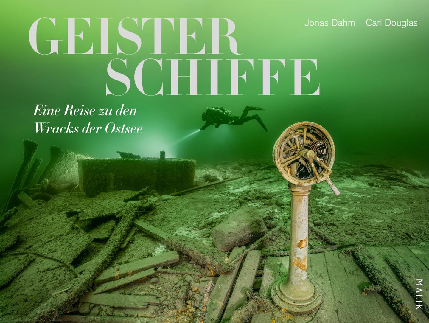 Das Buch zur Fotostrecke Das Buch "Geisterschiffe - Eine Reise zu den Wracks der Ostsee" von Carl Douglas, Historiker und Taucher, und dem Unterwasserfotografen Jonas Dahm zeigt auf 272 Seiten Frachter, Dampfer, U-Boote und Kriegsschiffe vom 16. Jahrhundert bis zum Zweiten Weltkrieg. Malik, 2022, 45 Euro