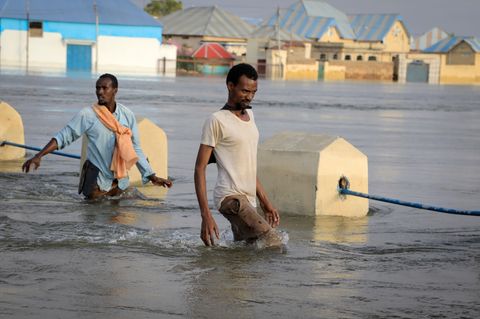 Hochwasser in Beledweyne, Somalia: Das Wetterphänomen El Niño wird laut UN-Meteorologen noch mindestens bis April andauern und zu Temperaturanstiegen und regional höheren Niederschlägen beitragen