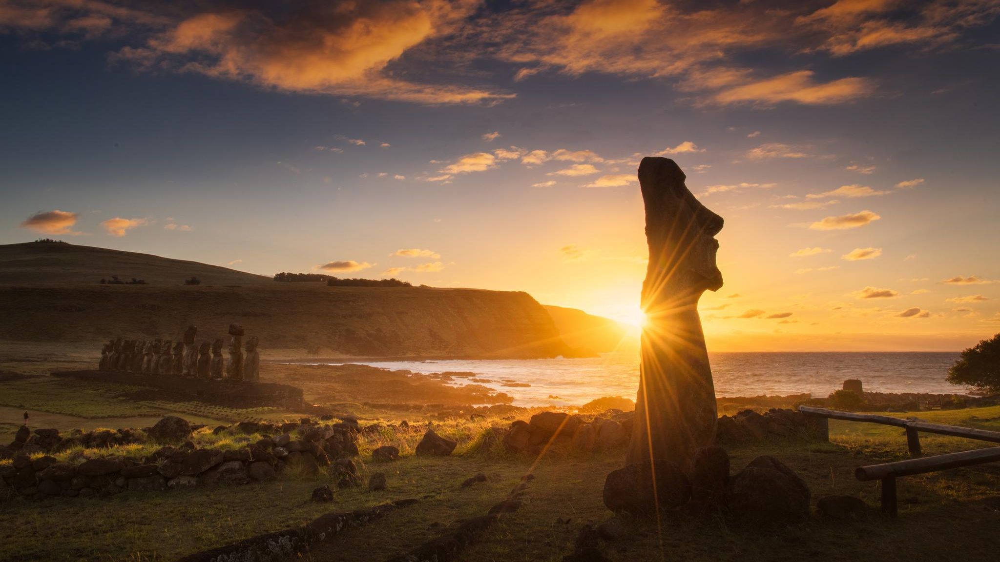 Der Pazifik war die letzte Etappe der Besiedlung der Erde durch den Menschen. Zunächst erreichten Migranten Neuguinea, dann schafften sie es nach Tonga und Samoa, von wo aus der letzte Sprung nach Osten über Tahiti bis zur Osterinsel gelang
