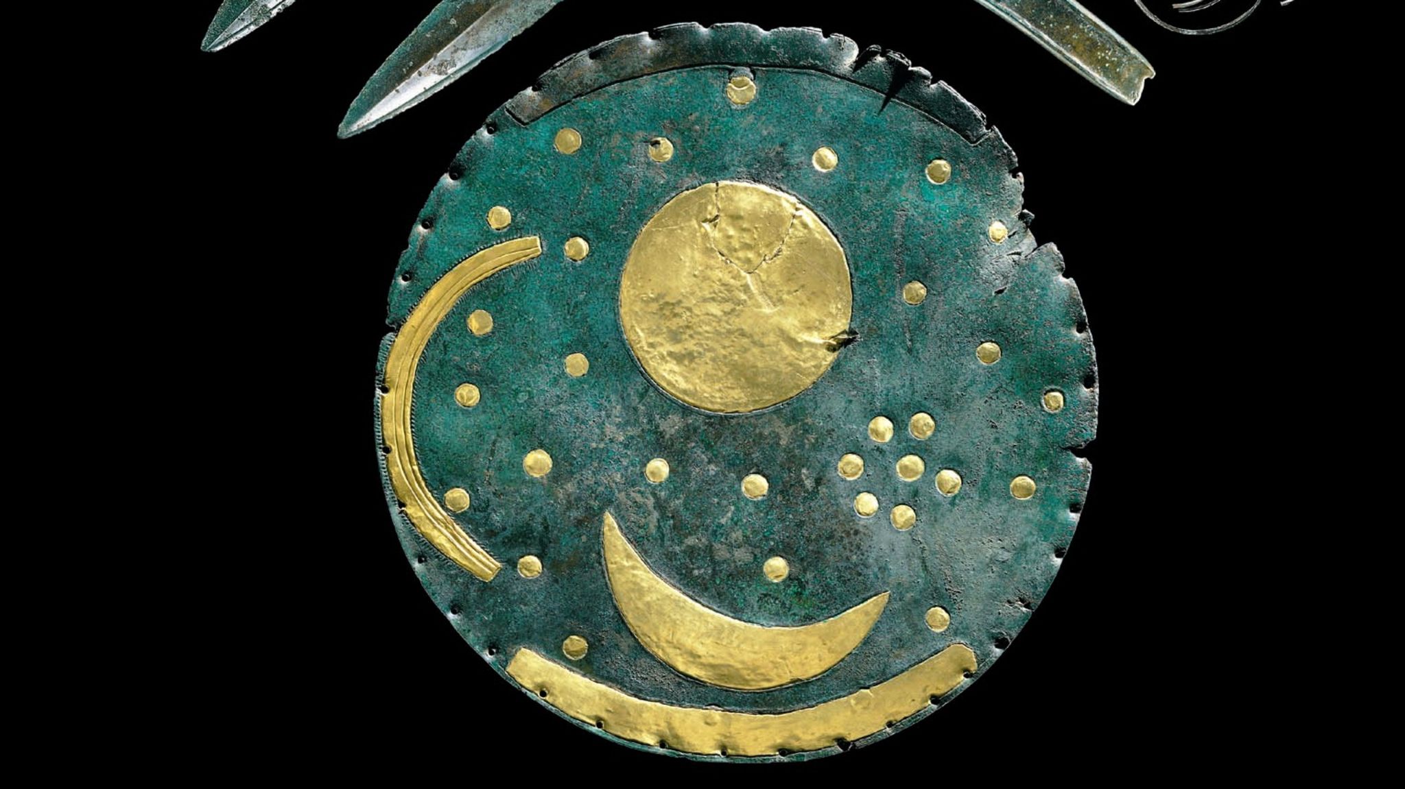 Mit der Himmelsscheibe von Nebra, die zusammen mit Beilen, Schwertern und Armringen in Sachsen-Anhalt gefunden wurde, synchronisierten Menschen vor 3600 Jahren Mond- und Sonnenjahr