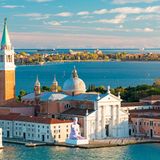 Blick auf die alte Kirche San Giorgio Maggiore mit dem Lido di Venezia