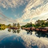 Nicht nur die spiegelglatte Wasseroberfläche dieses Sees nahe Västervik holt den Himmel auf die Erde. Direkt vor dieser Stadt liegt der wohl schönste Schärengarten Schwedens mit rund 5000 Inseln und Inselchen, der als »Perle der Ostküste« gilt