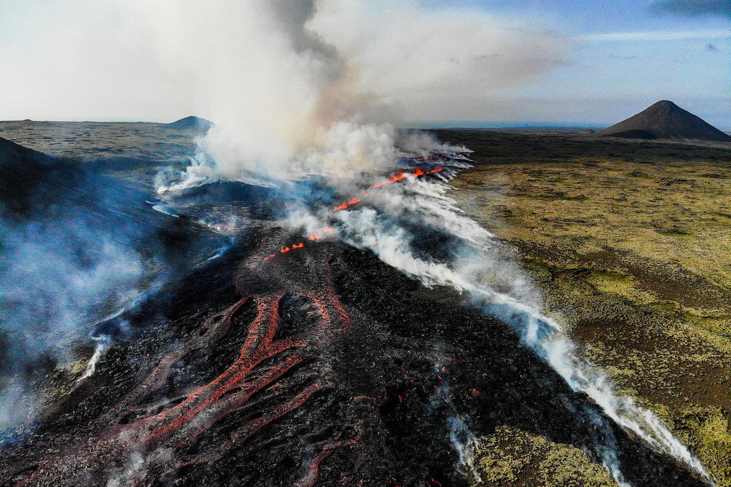 Vulkanausbrüche: So Warnen Forschende Die Menschen Auf Island - [GEO]