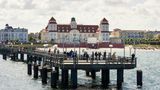 Ostseebad Binz, Kurhaus und Seebrücke mit Dampferanlegestelle
