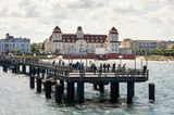 Ostseebad Binz, Kurhaus und Seebrücke mit Dampferanlegestelle