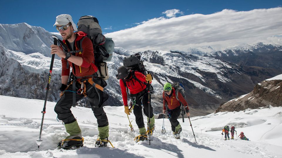 Menschen wandern im Himalaya