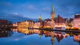 Weihnachtsmarkt in Lübeck am Wasser