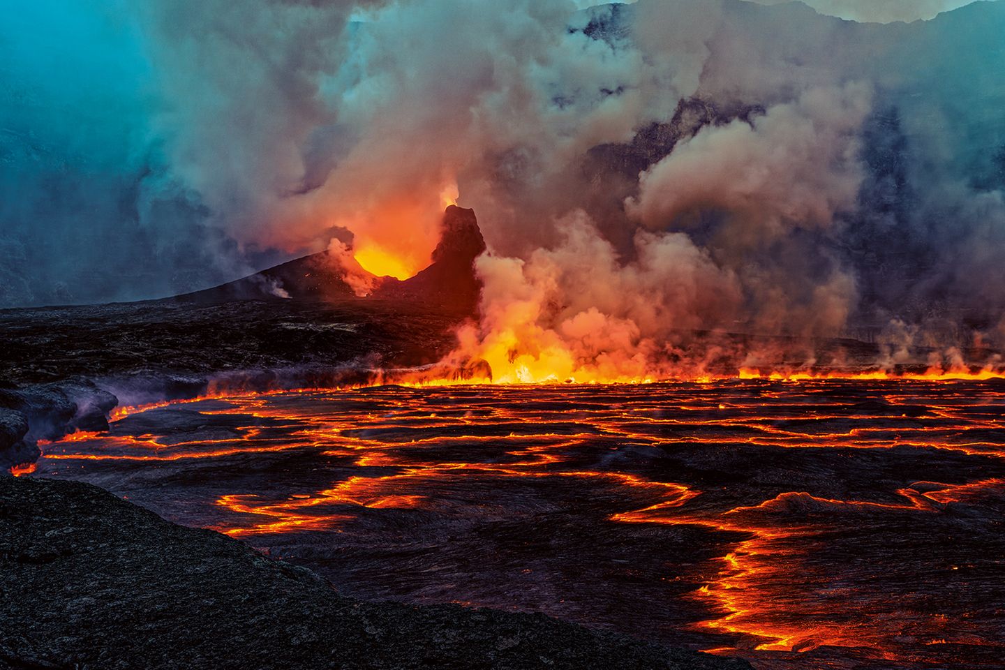 Vulkan Nyiragongo, Demokratische Republik Kongo Lava spuckender Nyiragongo, Demokratische Republik Kongo