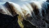 Wolkendecke über einem Gebirgszug auf La Gomera