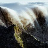 Wolkendecke über einem Gebirgszug auf La Gomera