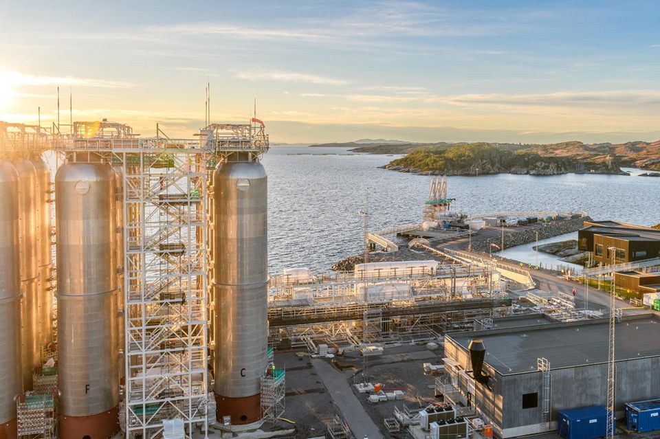 Im westnorwegischen Øygarden soll ab 2024 Kohlendioxid aus der Industrie zwischengelagert werden, bevor es durch eine Pipeline an den Speicherort 110 Kilometer vor der Küste transportiert wird 1.5004