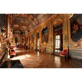 Prunksaal mit alten italienischen Meistern in üppigen Rahmen.