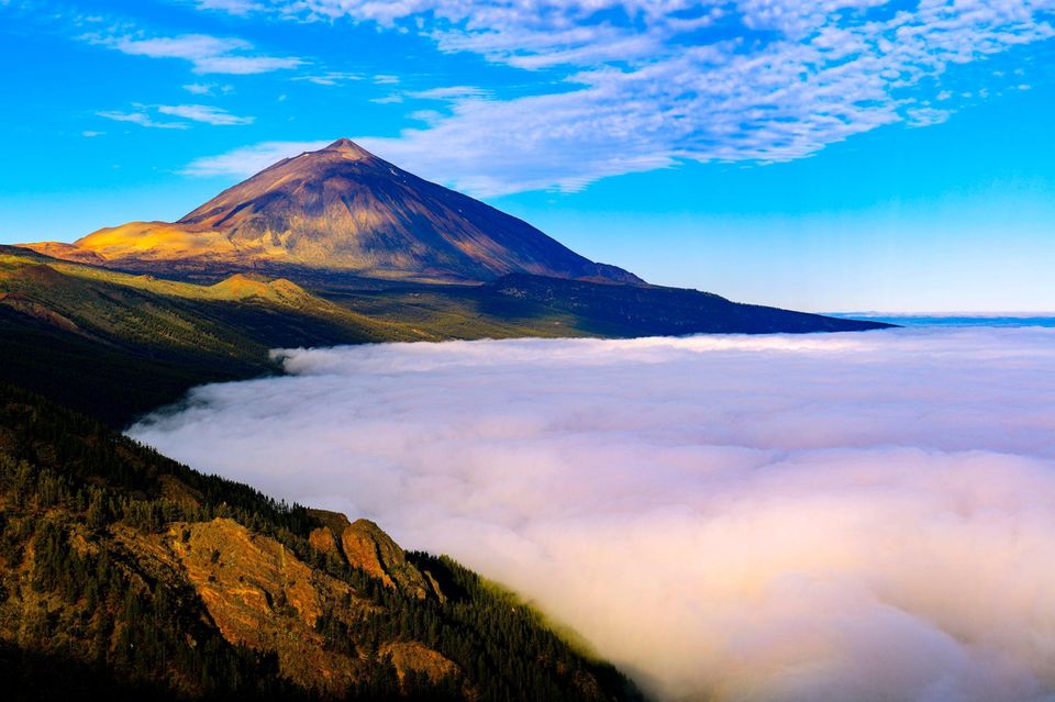 Vulkan Pico del Teide mit blauem Himmel im Hintergrund 1.4982