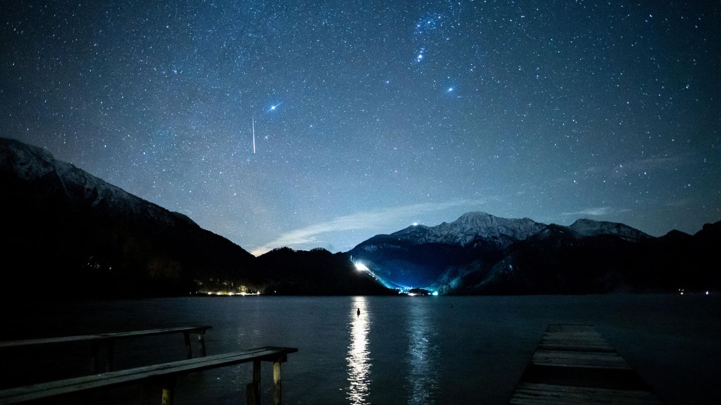 Geminiden Meteoritenstrorm über dem Köchelsee Geminiden Meteoritenstrorm über dem Köchelsee