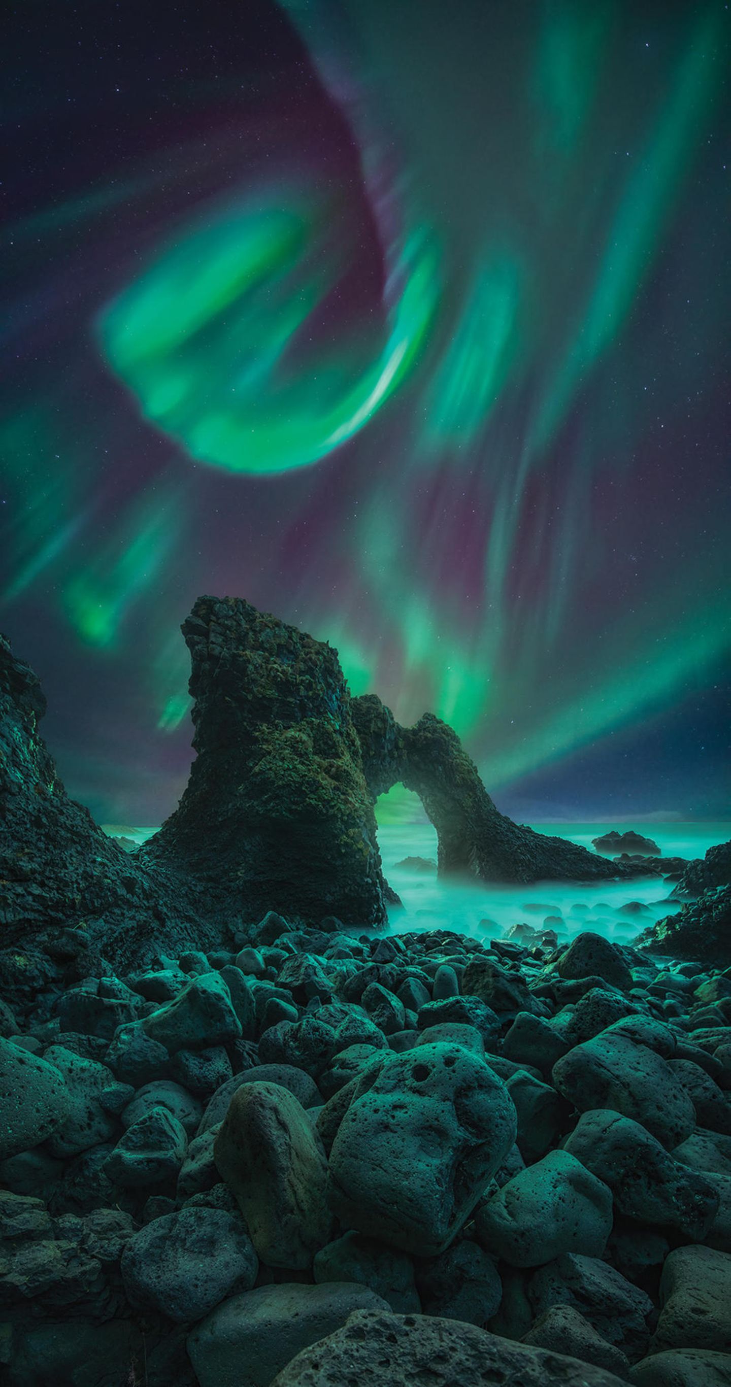 "Gatklettur Northen Lights" – Gatklettur, Island