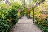 Ausruhen, durchatmen, dem Gezwitscher der Vögel lauschen: Wo könnte man dies nach einem hektischen Sightseeing-Tag durch die Lagunenstadt besser als in einer hübschen Grünoase? Die Sitzbänke in den Giardini Reali, den ehemals Königlichen Gärten von Venedig, laden dazu ein. Im 19. Jahrhundert sprach man von den "Napoleonischen Gärten". Diese wurden mit viel Sinn für historische Details restauriert und befinden sich als grüne Lunge der Stadt nahe dem Markusplatz