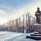 Zu den kostbarsten Gartenanlagen des Königreichs gehören die "Melbourne Hall Gardens". Angelegt von 1696 bis 1706, erstaunen sie noch heute mit ihren Avenuen, Springbrunnen und Figuren. Die "Jahreszeitenvase" des flämischen Bildhauers John Nost aus dem Jahr 1705 gilt als eine der schönsten Skulpturen. Ein Winterspaziergang von hier rund um das zugehörige Herrenhaus lohnt sich. Besonders, wenn dabei Schnee unter den Füßen knirscht