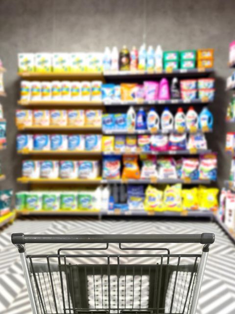 Einkaufswagen im Supermarkt
