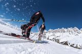 Zwei Skilangläufer auf der Piste