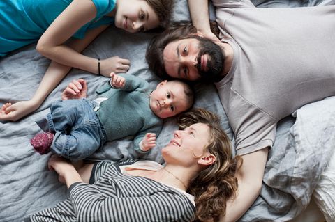 Mütter und Väter beschäftigen sich heute weitaus mehr mit ihren Kinder als noch die eigenen Eltern. Umgekehrt nehmen sie sich weniger Zeit für sich selbst