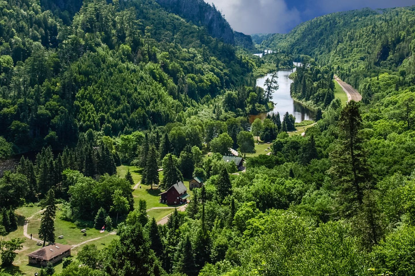Agawa Canyon: Mit dem Zug hinab Agawa Canyon: Mit dem Zug hinab