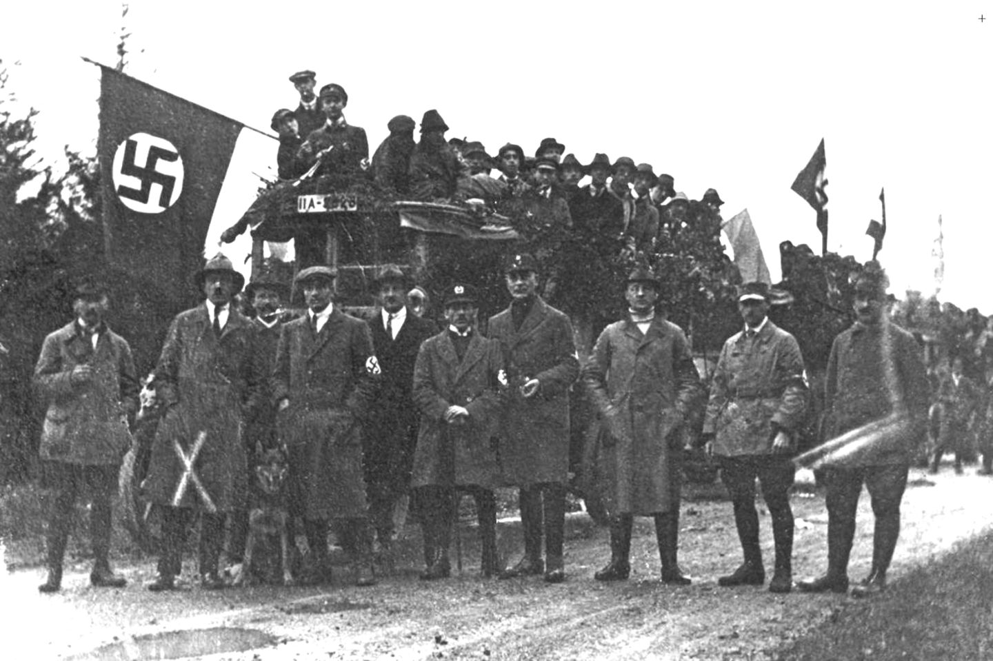 Von Wann Bis Wann War Die Nsdap An Der Macht Franz Schwede: Das erste NSDAP-Mitglied auf einem Bürgermeisterposten