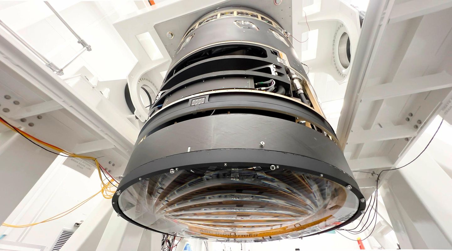 Größte Digitalkamera um Galaxien zu erforschen