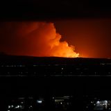 Blick auf den ausbrechenden Vulkan von Reykjavík