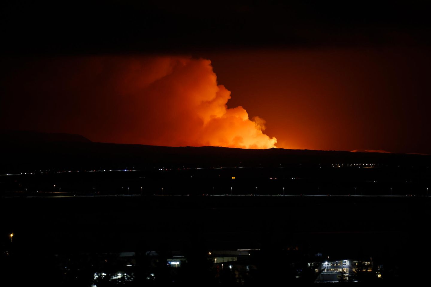 Gefahr durch Gase in der Hauptstadtregion Blick auf den ausbrechenden Vulkan von Reykjavík