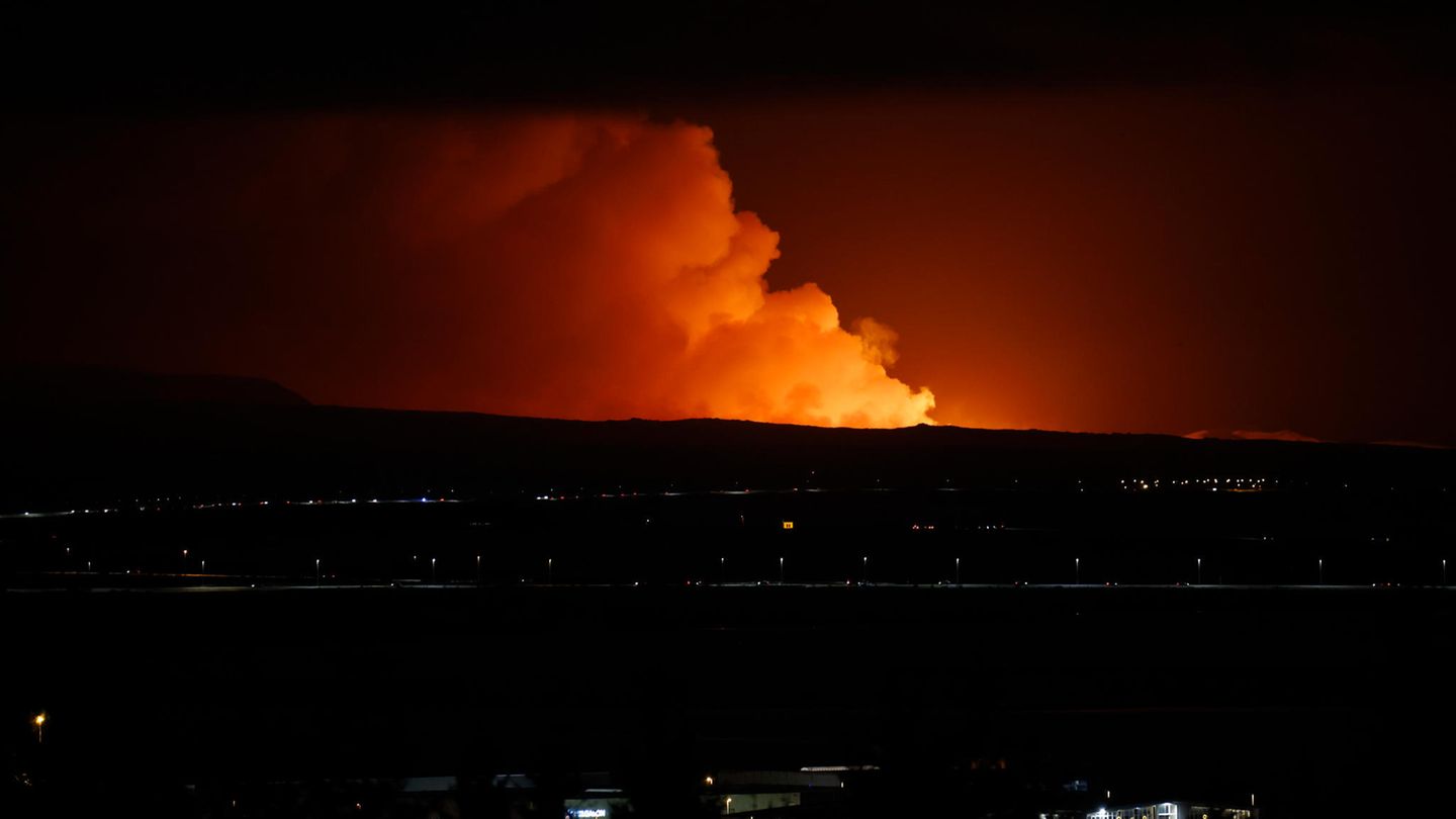 Blick auf den ausbrechenden Vulkan von Reykjavík