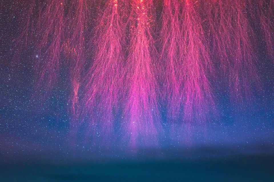 Rote Kobolde, auch Sprites genannt, fotografiert in Tibet