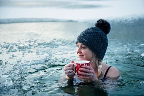 Heilkraft der Kälte: Fördert ein Bad im eisigen Wasser die Gesundheit? Kann es sogar die Lebenszeit verlängern? 