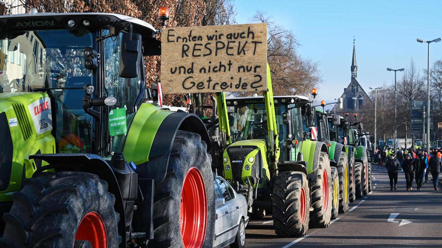 Traktor Konvoi gegen Subventionskürzungen in Nordhessen