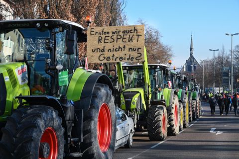 Traktor Konvoi gegen Subventionskürzungen in Nordhessen