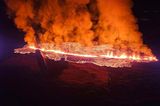 Zäh fließende Magma beim Vulkanausbruch auf Island im Januar 2024