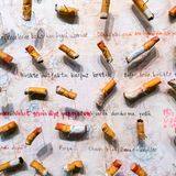 Zigarettenstummel aufgeklebt und kommentiert