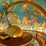 Innenraum des Globus mit den kitischigen Sternbildern.