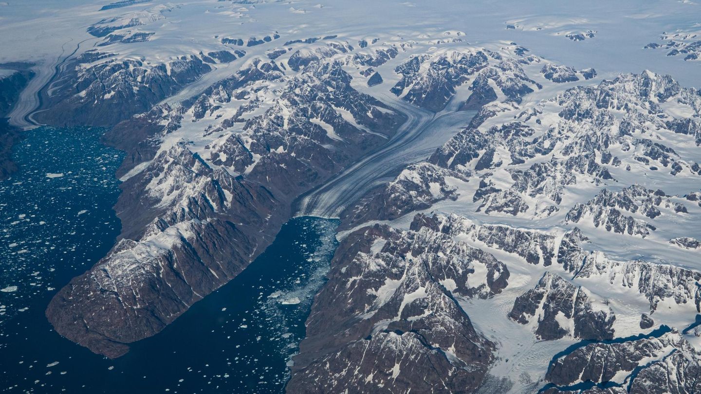 Gletscherlandschaft, kalbende Gletscher und Eisschollen, Luftbild aus einer Linienmaschine, Grönland, Dänemark, Nordamerika Gletscherlandschaft, kalbende Gletscher und Eisschollen, Luftbild aus einer Linienmaschine, Grönland, Dänemark, Nordamerika