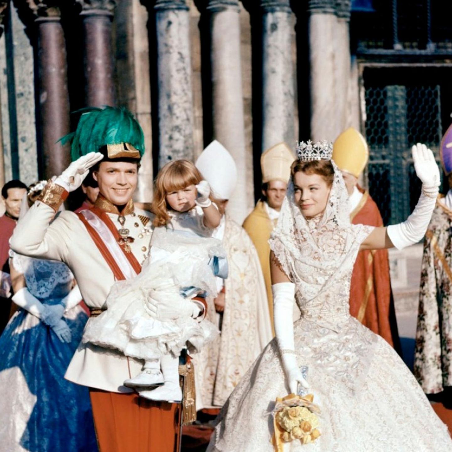 Fimszene aus Sissi mit Romy Schneider, Karl-Heinz Böhm und Tochter in Italien