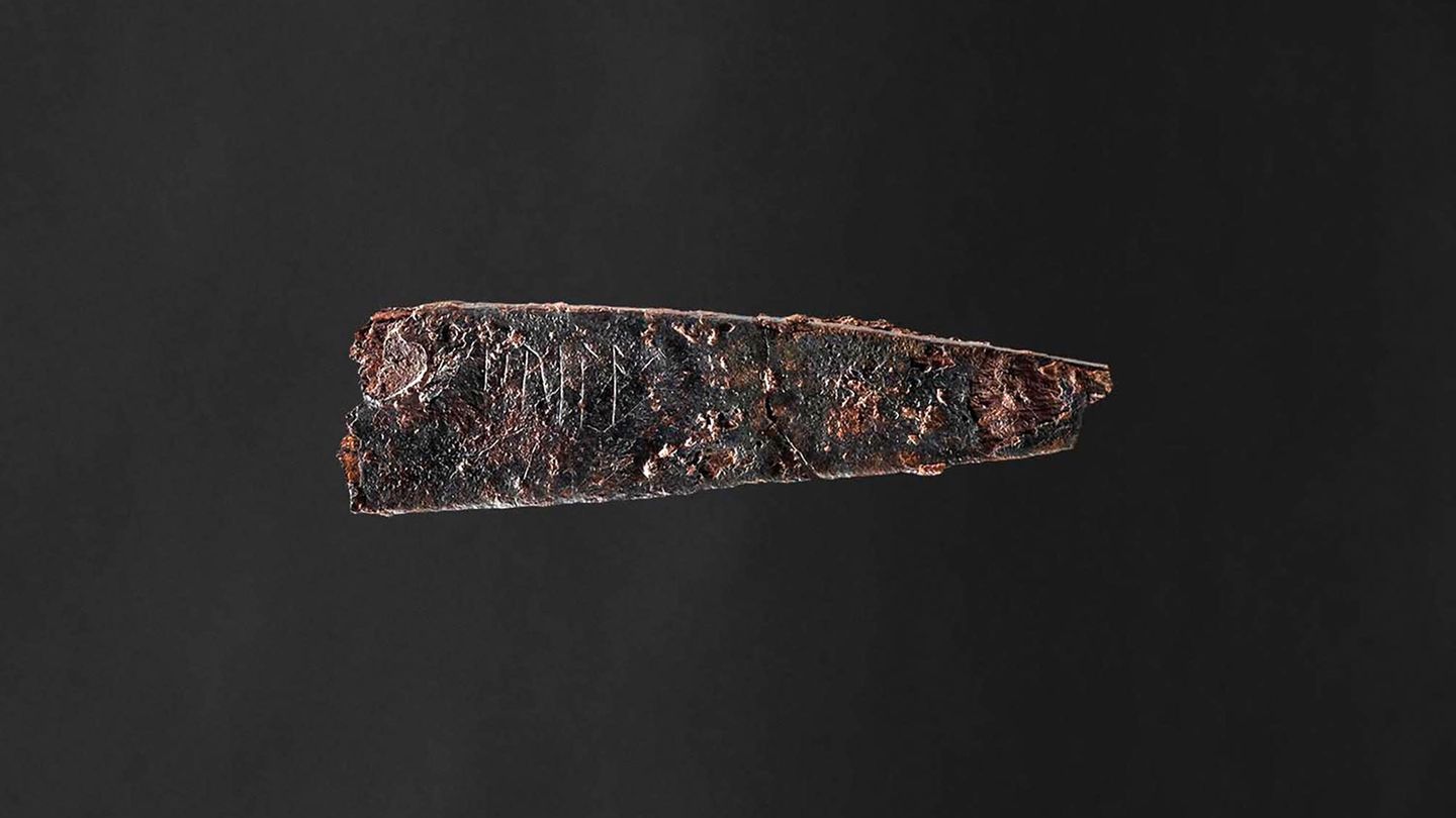Auf Messers Spitze: Die Ritzungen auf der in Dänemark gefundenen Klinge ergeben das Wort "hirila", was so viel wie "kleines Schwert" bedeutet 