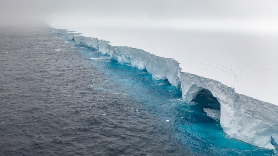 Die riesige Eismasse treibt derzeit von der Antarktis weg in den Südatlantik