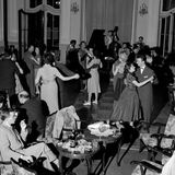 Partnertanz vor einem Klavier